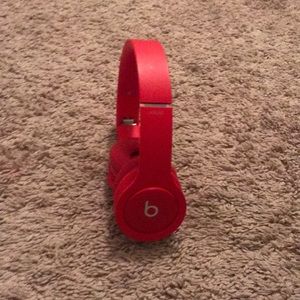 Beats by Dre solo he all red version. Wired headphone